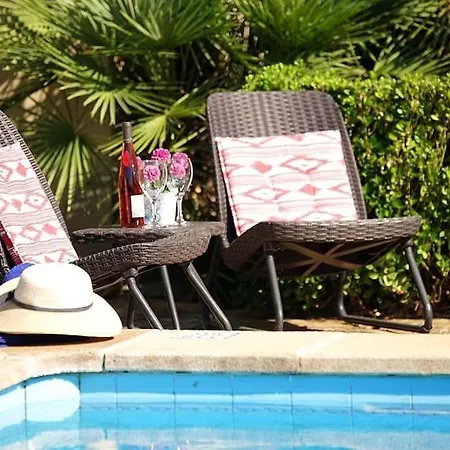 Two-bedroom House With Country Views By Renthousing *