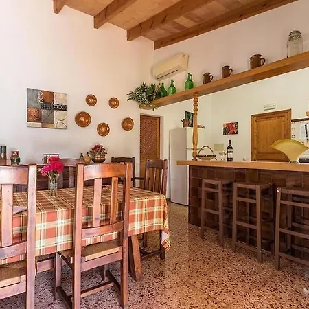 Two-bedroom House With Country Views By Renthousing Villa