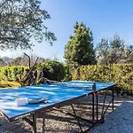 Two-bedroom House With Country Views By Renthousing Villa
