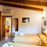 Two-bedroom House With Country Views By Renthousing Villa *