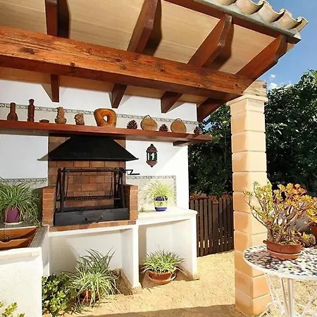 Two-bedroom House With Country Views By Renthousing Villa *