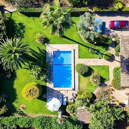 Two-bedroom House With Country Views By Renthousing Villa