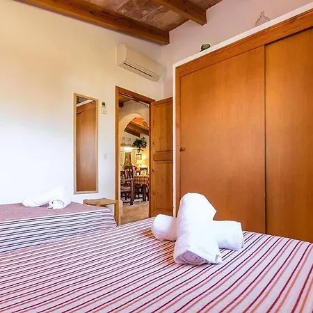 Two-bedroom House With Country Views By Renthousing Villa *