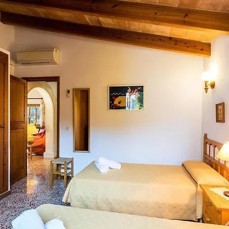 Two-bedroom House With Country Views By Renthousing Villa *
