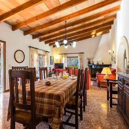 Two-bedroom House With Country Views By Renthousing *