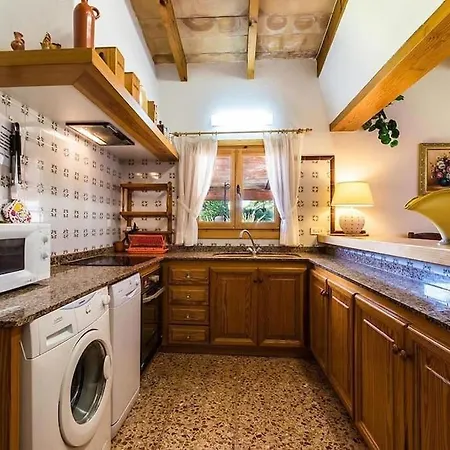 Villa Two-bedroom House With Country Views By Renthousing *