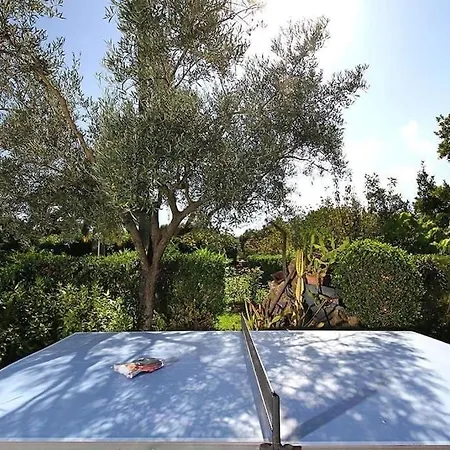 Villa Two-bedroom House With Country Views By Renthousing *