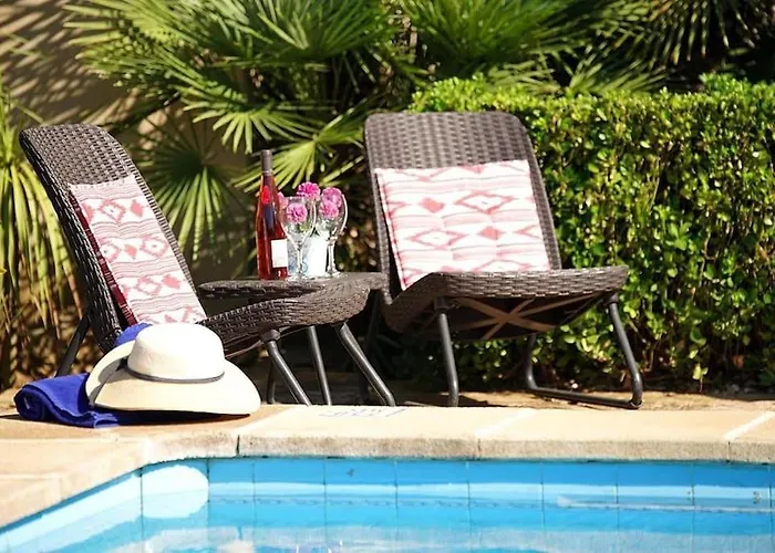 Two-bedroom House With Country Views By Renthousing *